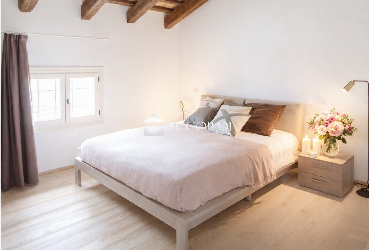 Stabile/Palazzo con box a Trevignano