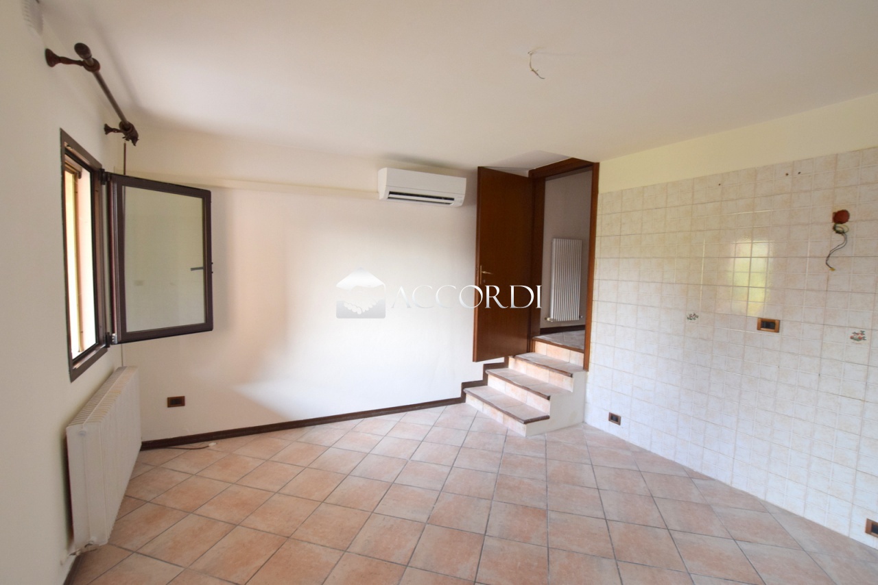 Casa indipendente con terrazzo a Giavera del Montello