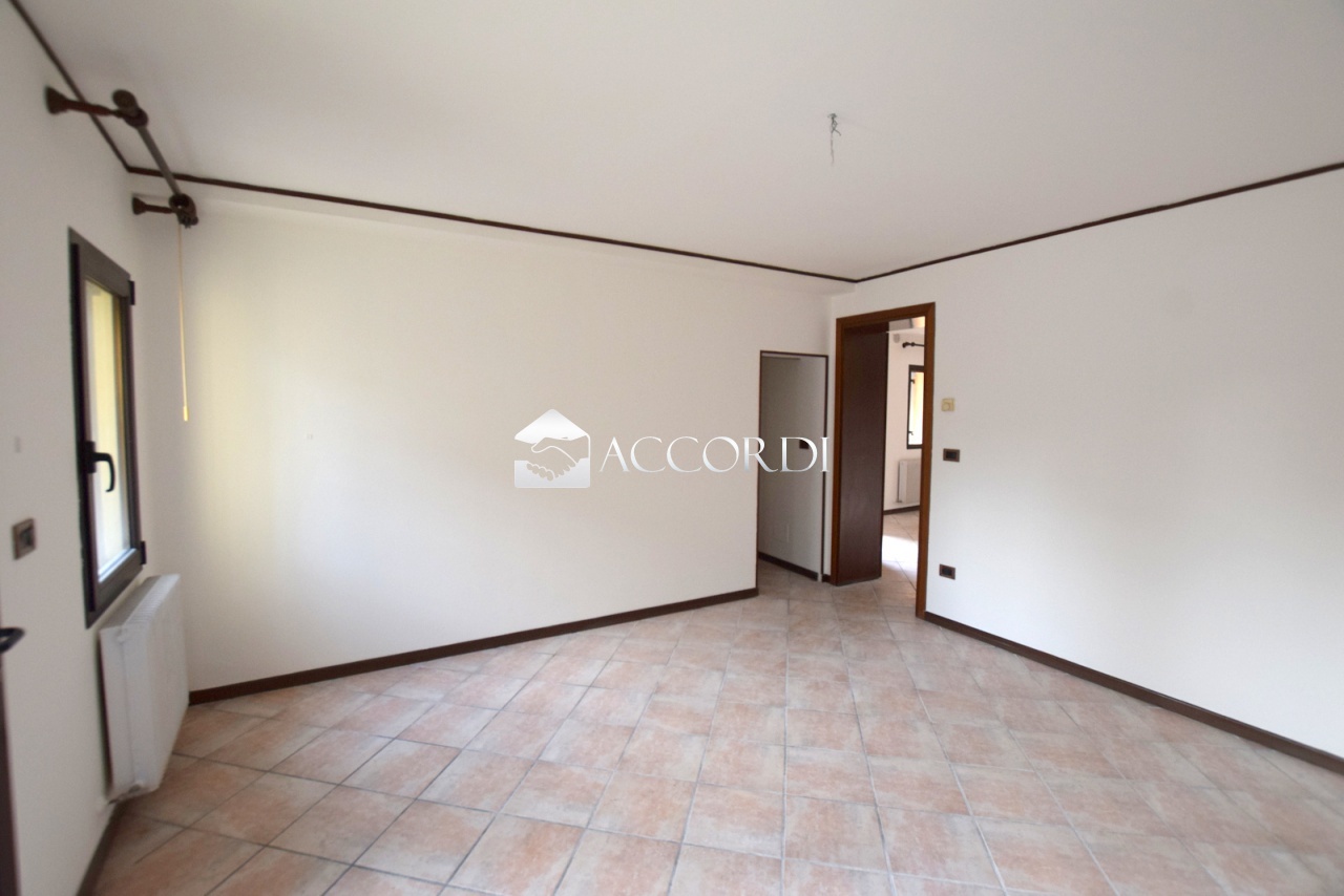 Casa indipendente con terrazzo a Giavera del Montello