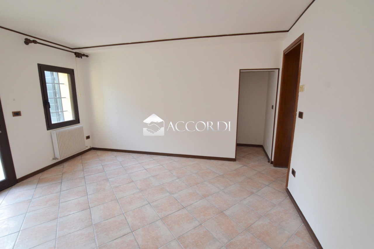 Casa indipendente con terrazzo a Giavera del Montello