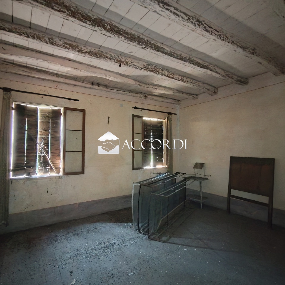 Casa indipendente da ristrutturare a Paderno del Grappa