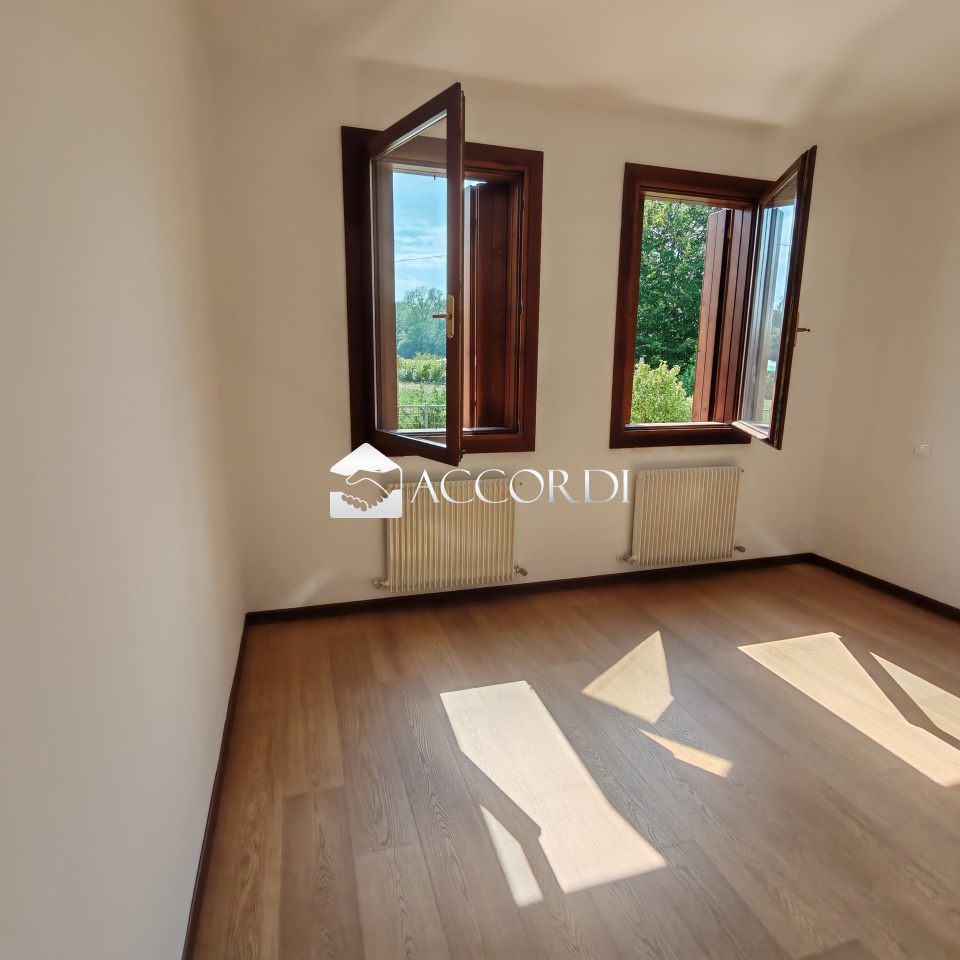 Bilocale con box a Asolo