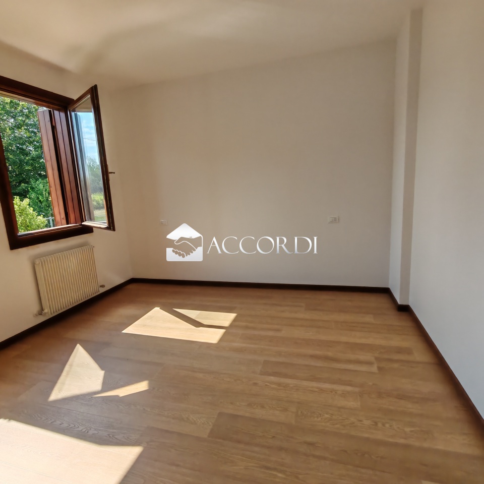 Bilocale con box a Asolo