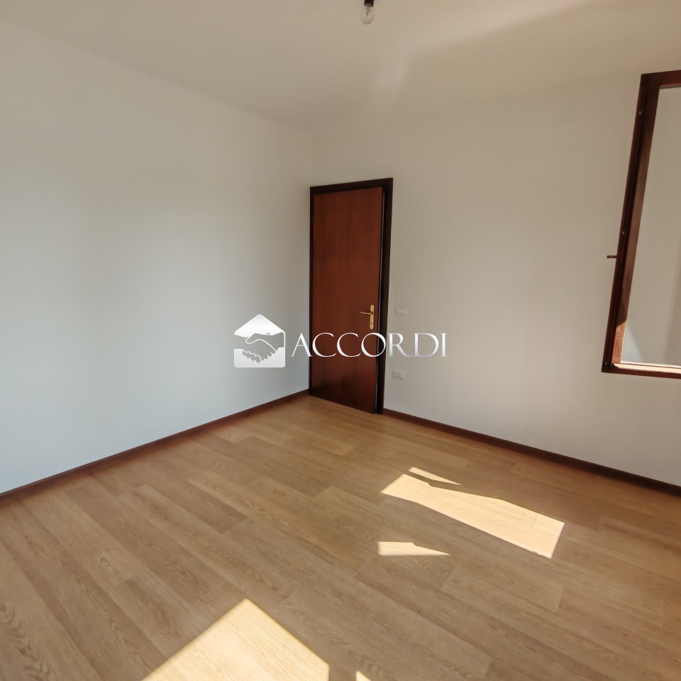 Bilocale con box a Asolo