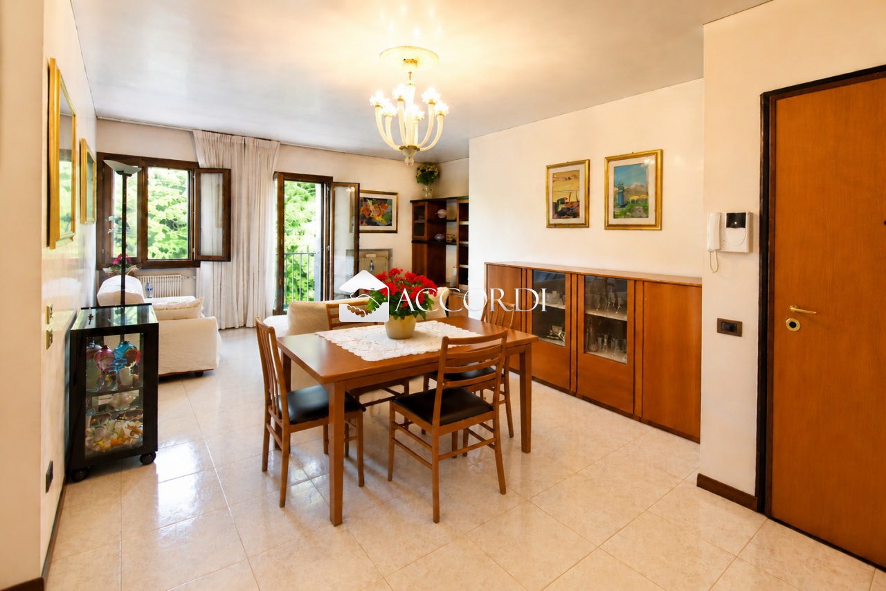 Quadrilocale con box a Montebelluna