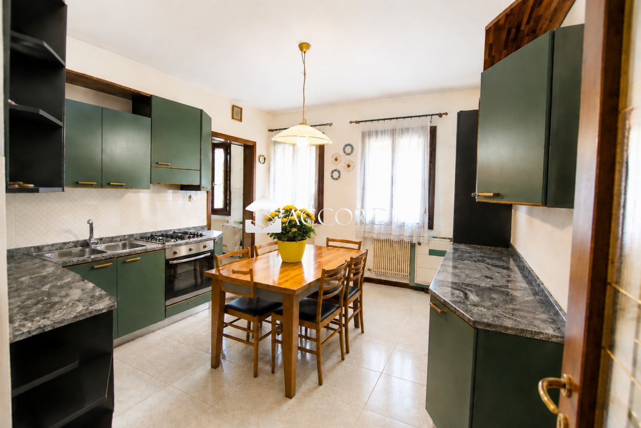 Quadrilocale con box a Montebelluna