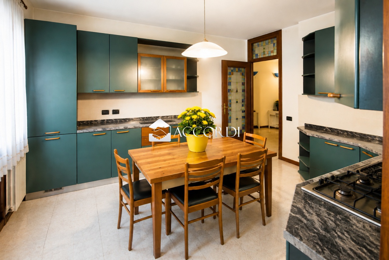 Quadrilocale con box a Montebelluna