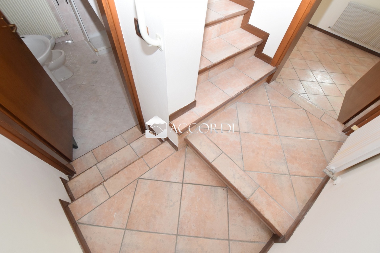 Casa indipendente con terrazzo a Giavera del Montello