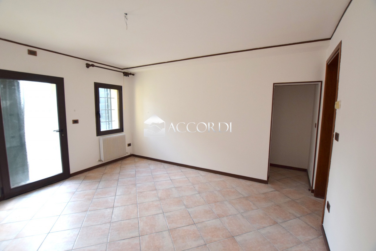 Casa indipendente con terrazzo a Giavera del Montello