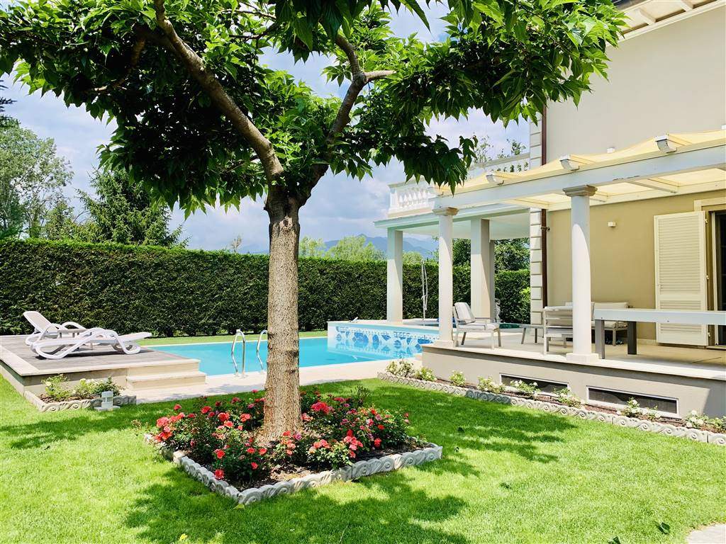 Villa con giardino, Pietrasanta fiumetto
