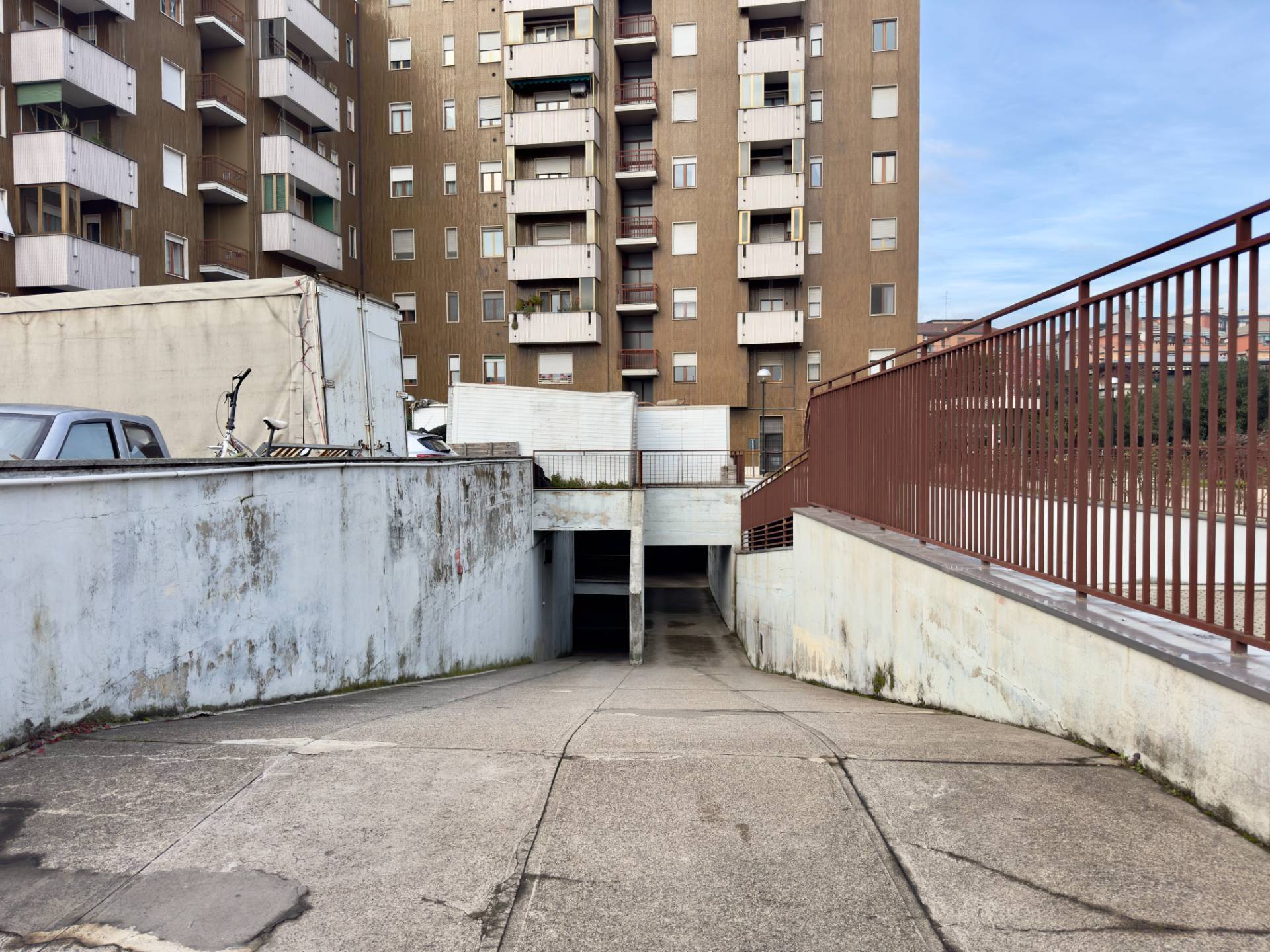 Box o garage in vendita a Sesto San Giovanni