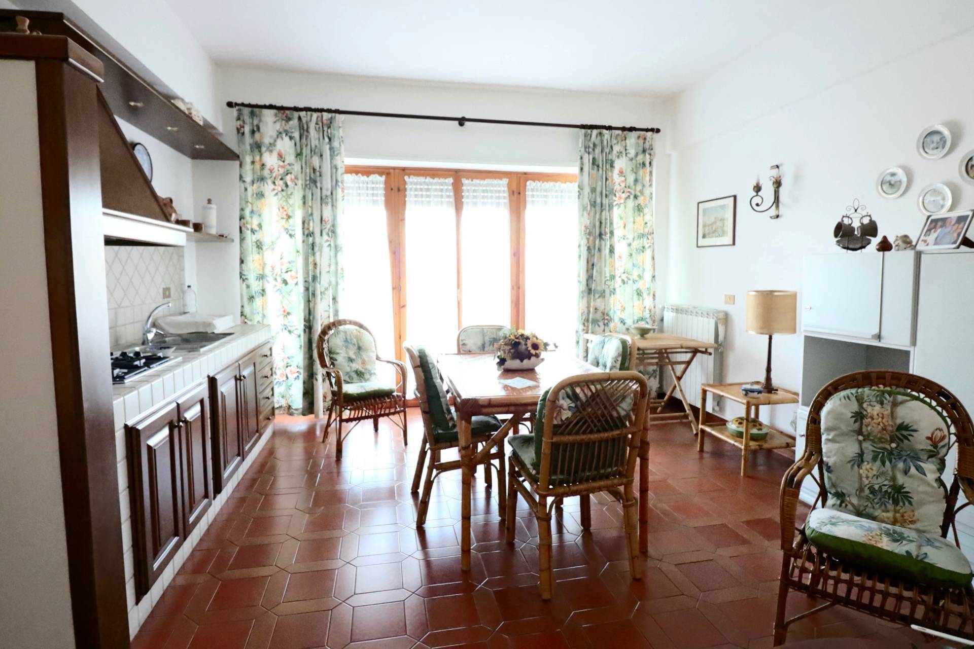 Appartamento in vendita a Ronciglione, semi-centrale