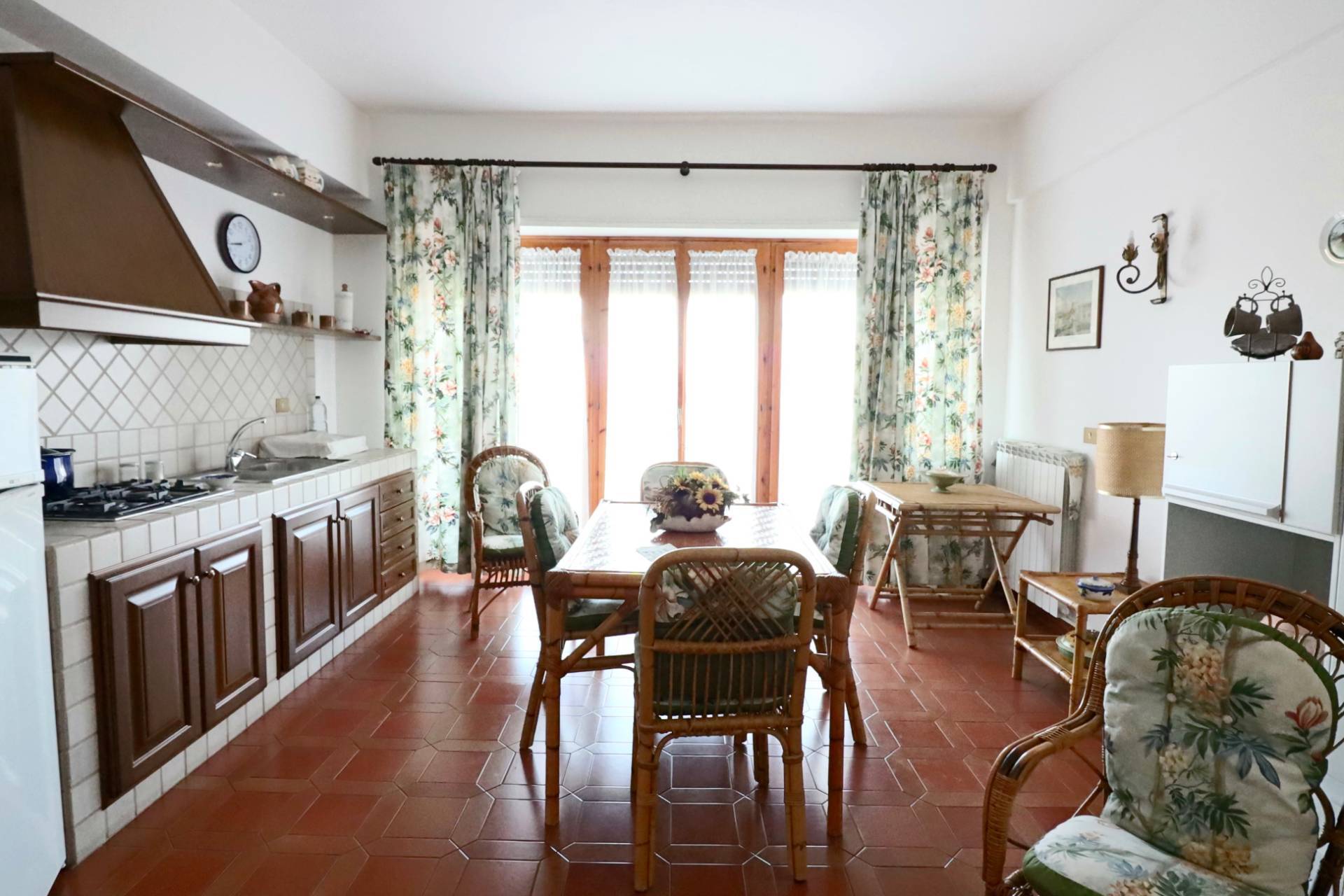 Appartamento in vendita a Ronciglione, semi-centrale