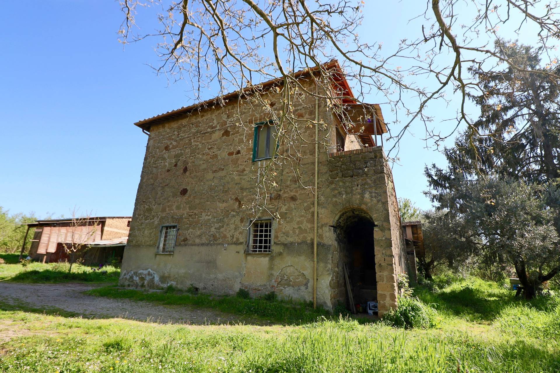 Rustico/Casale/Corte in vendita a Capranica