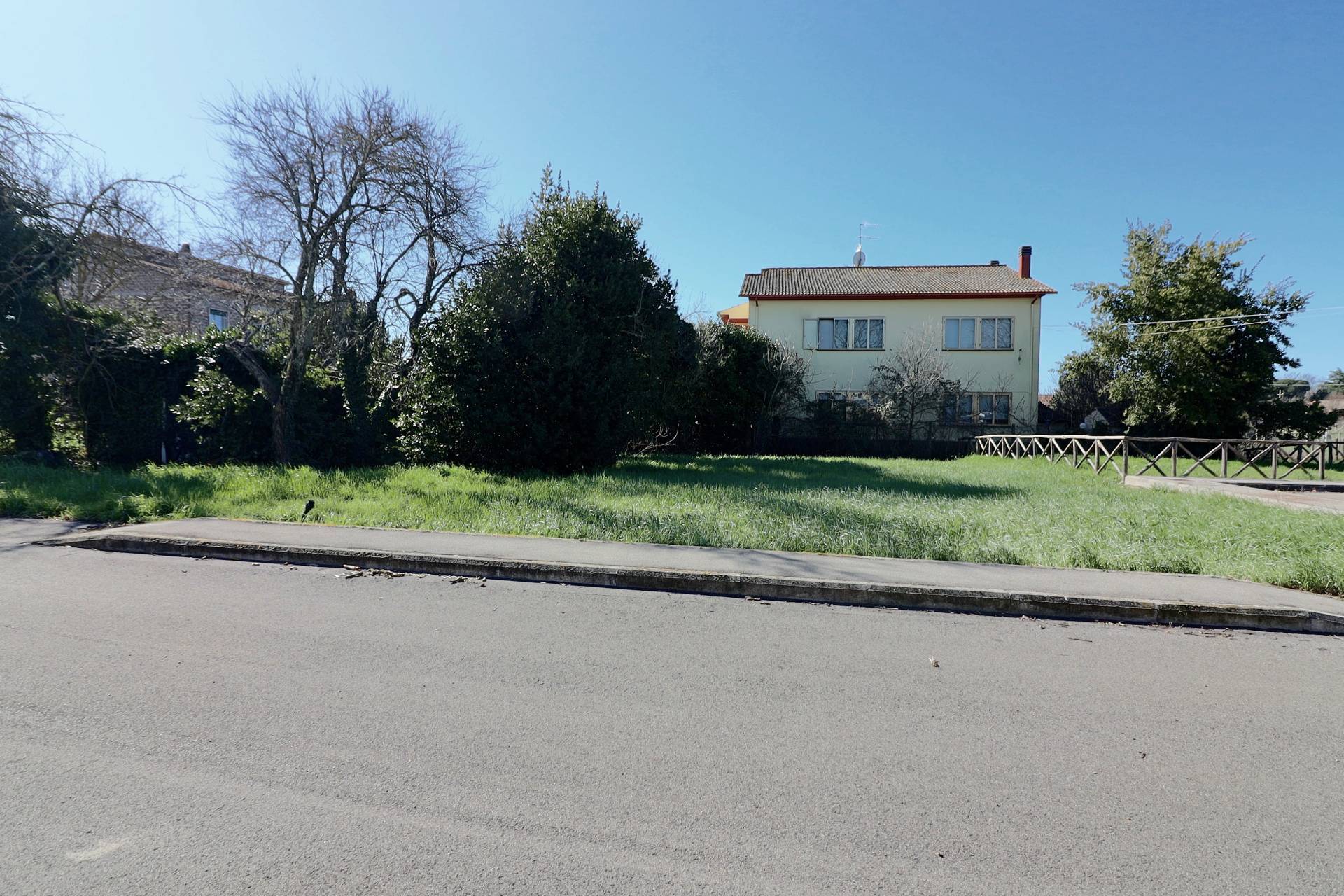 Terreno residenziale in vendita a Vetralla, Giardino