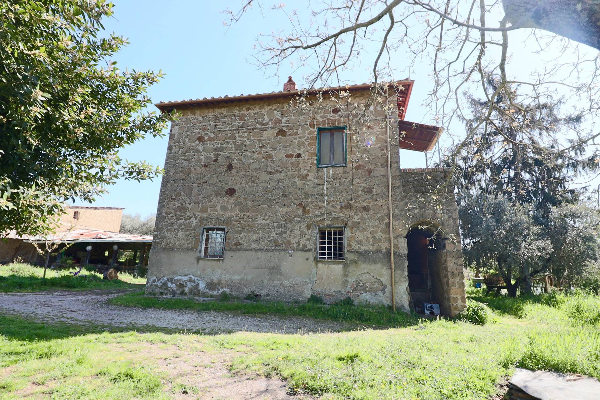 Rustico/Casale/Corte in vendita a Capranica