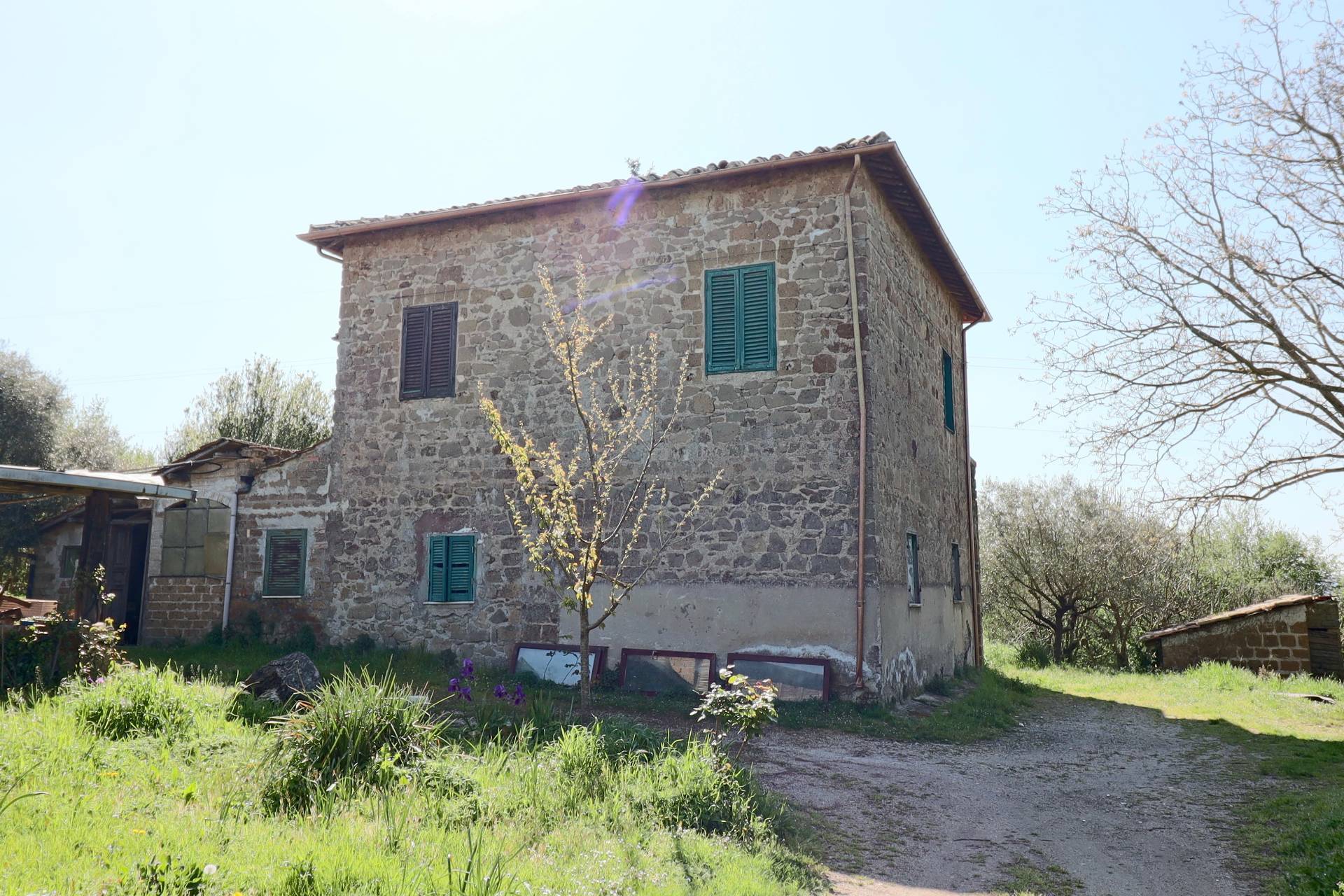 Rustico/Casale/Corte in vendita a Capranica