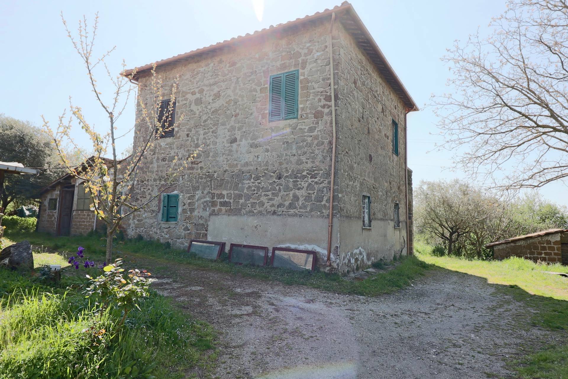 Rustico/Casale/Corte in vendita a Capranica