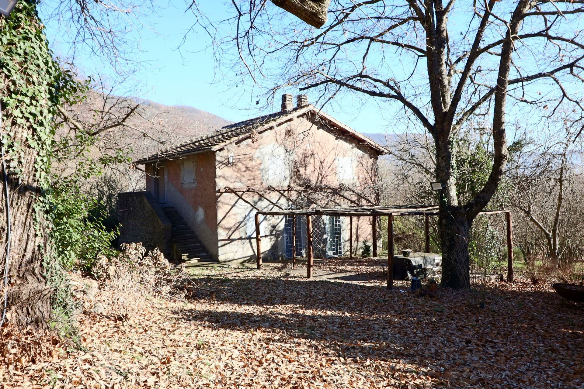 Rustico/Casale/Corte in vendita a Caprarola, Localit Fogliano