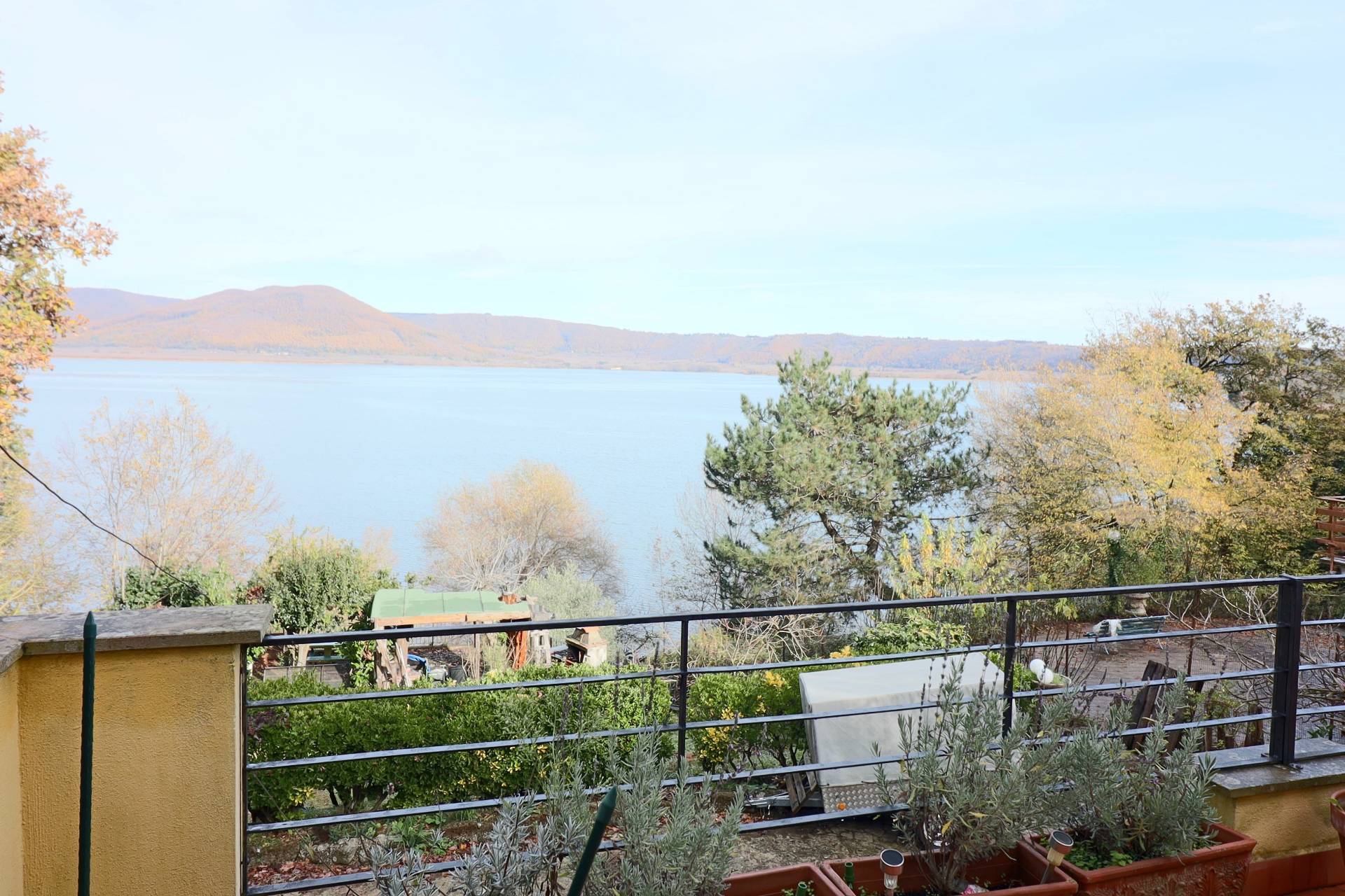 Villa in vendita a Ronciglione, Lago di Vico