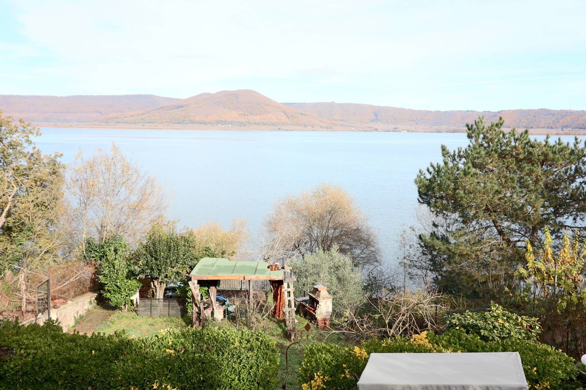 Villa in vendita a Ronciglione, Lago di Vico