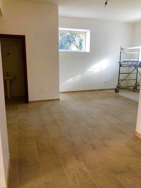 Locale commerciale in affitto a Vetralla