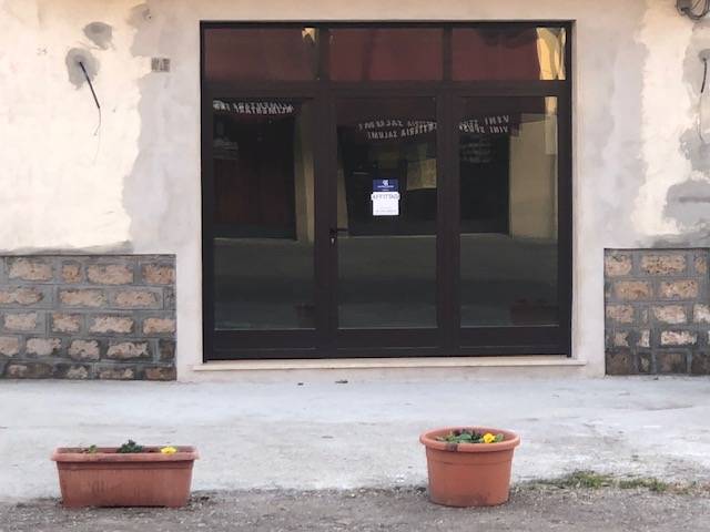 Locale commerciale in affitto a Vetralla