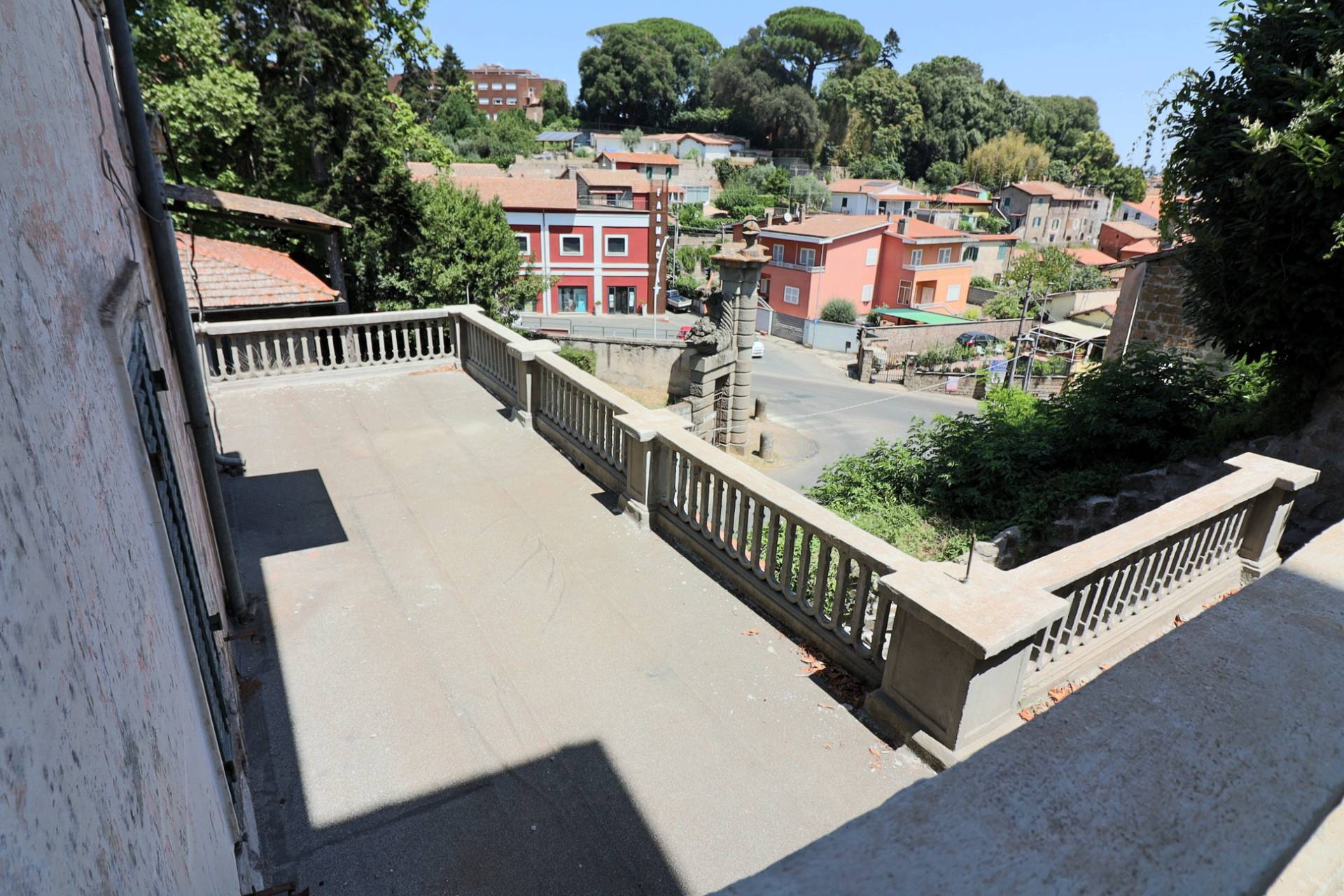 Casa indipendente con terrazzo, Ronciglione semi-centrale