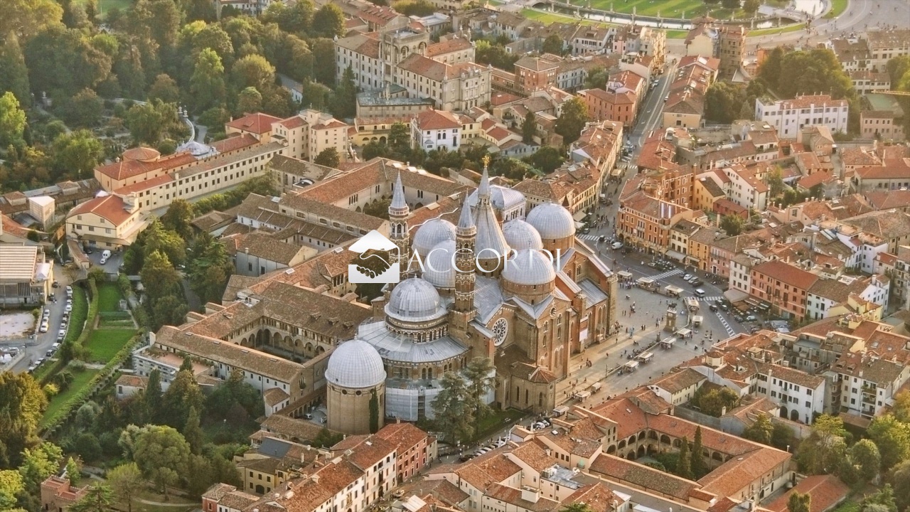 Stabile/Palazzo in vendita a Padova