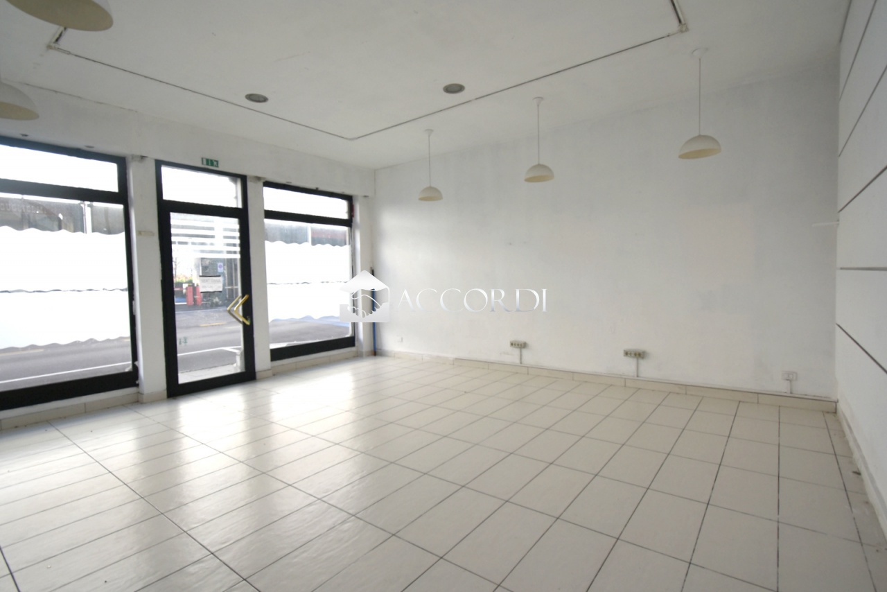 Locale commerciale in affitto a Vittorio Veneto
