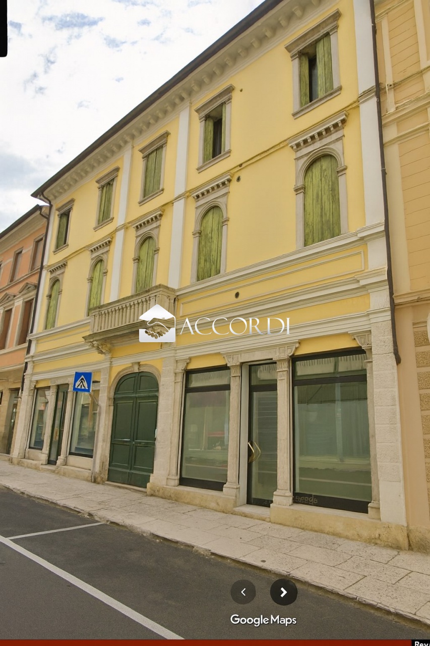 Locale commerciale in affitto a Vittorio Veneto
