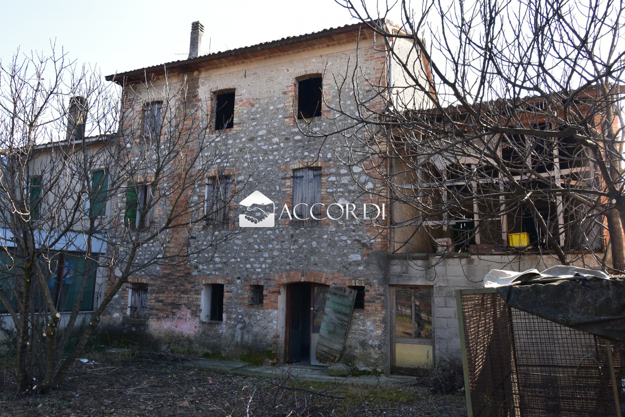 Rustico con giardino a Pieve di Soligo