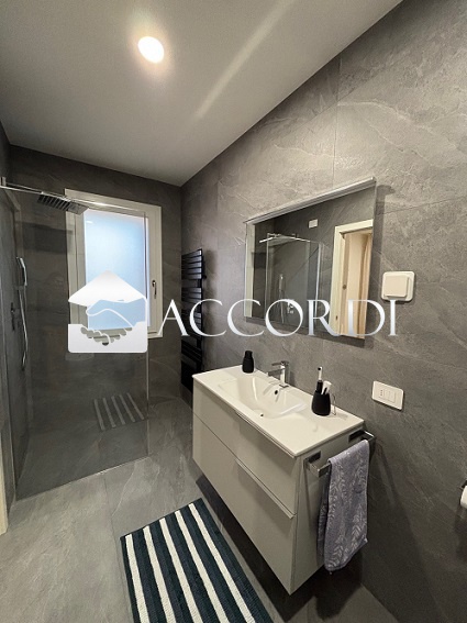 Casa indipendente con giardino a Codogn�