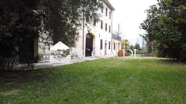 Rustico con giardino a Cordignano