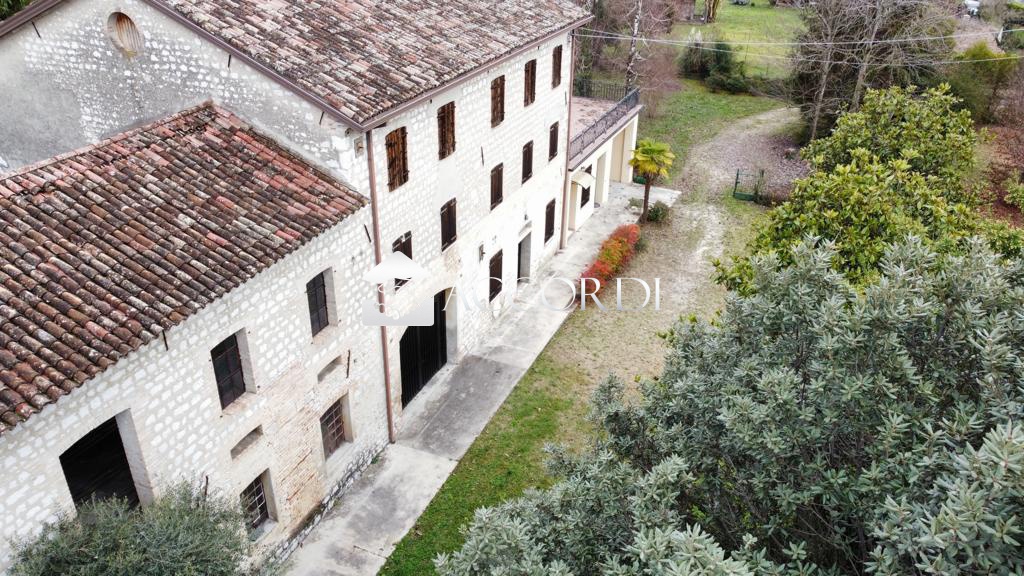 Rustico con giardino a Cordignano