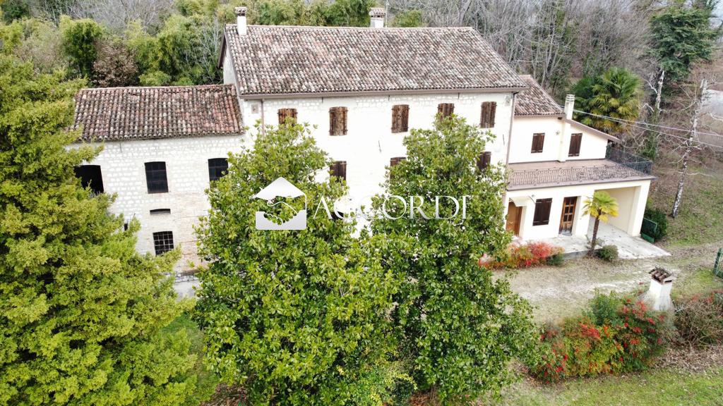 Rustico con giardino a Cordignano