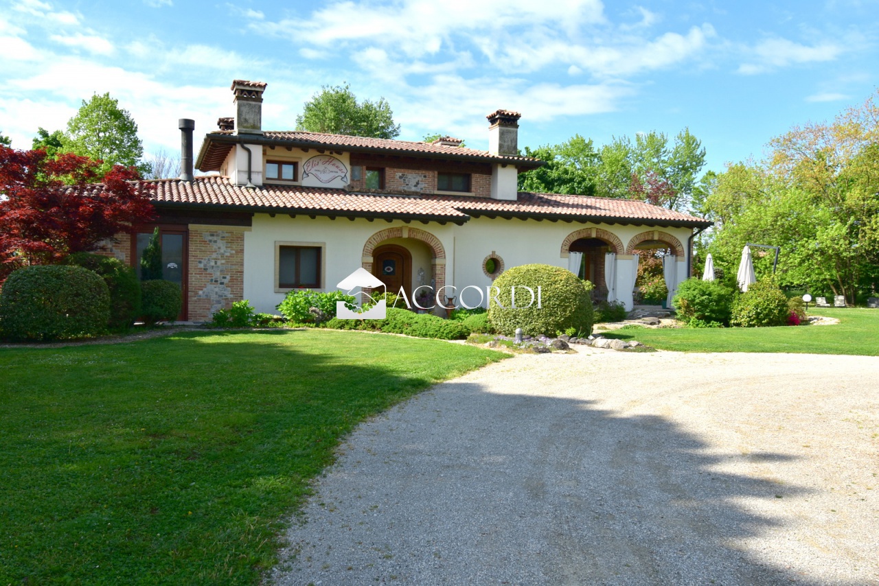 Villa con giardino a Moriago della Battaglia