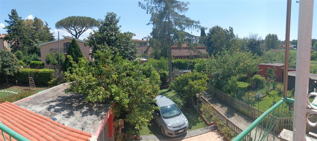 Villa Bifamiliare con giardino in via appia nuova 1248, Roma