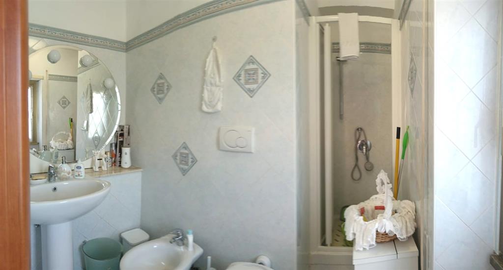 Appartamento con giardino in via appia nuova 1248, Roma