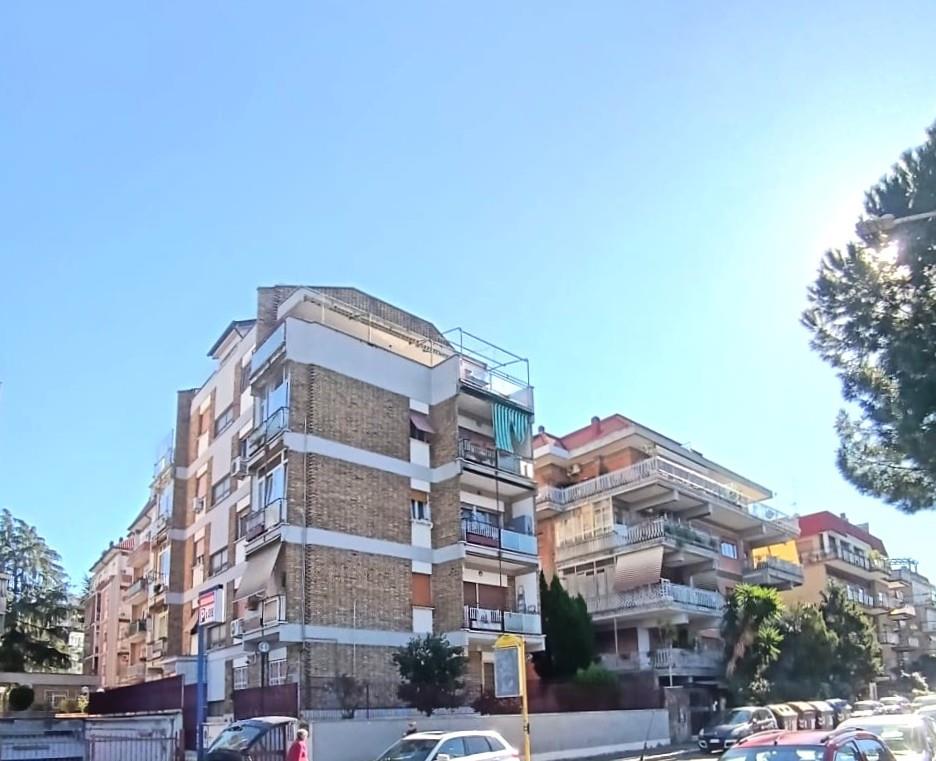 Attico con terrazzo in via ettore romagnoli 70, Roma