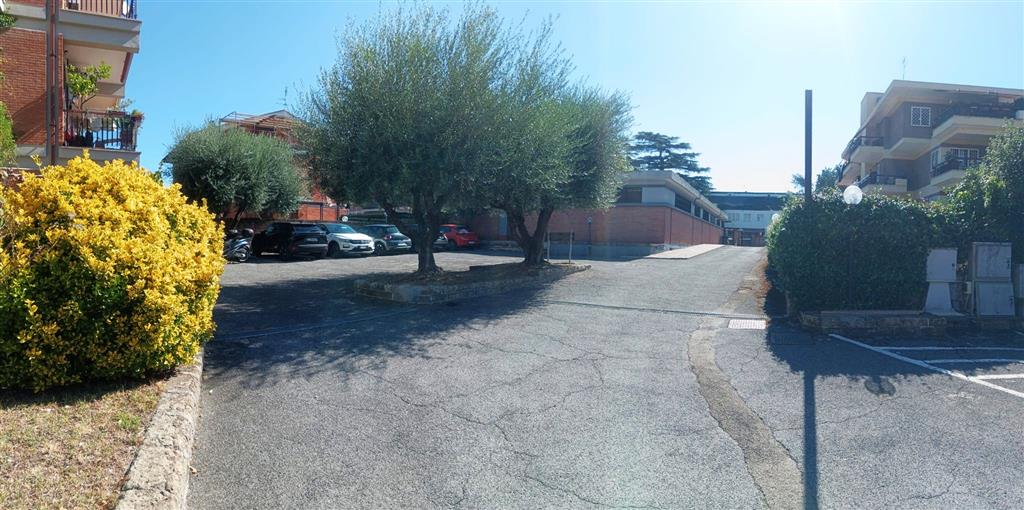 Ufficio con giardino in via della stazione di ciampino 14, Roma