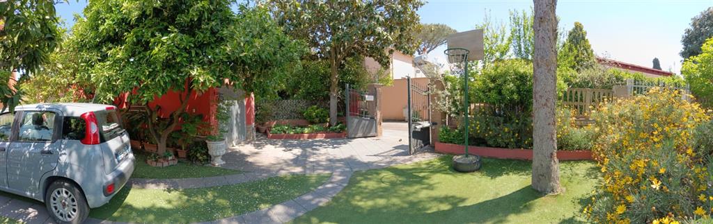 Villa Bifamiliare con giardino in via appia nuova 1248, Roma