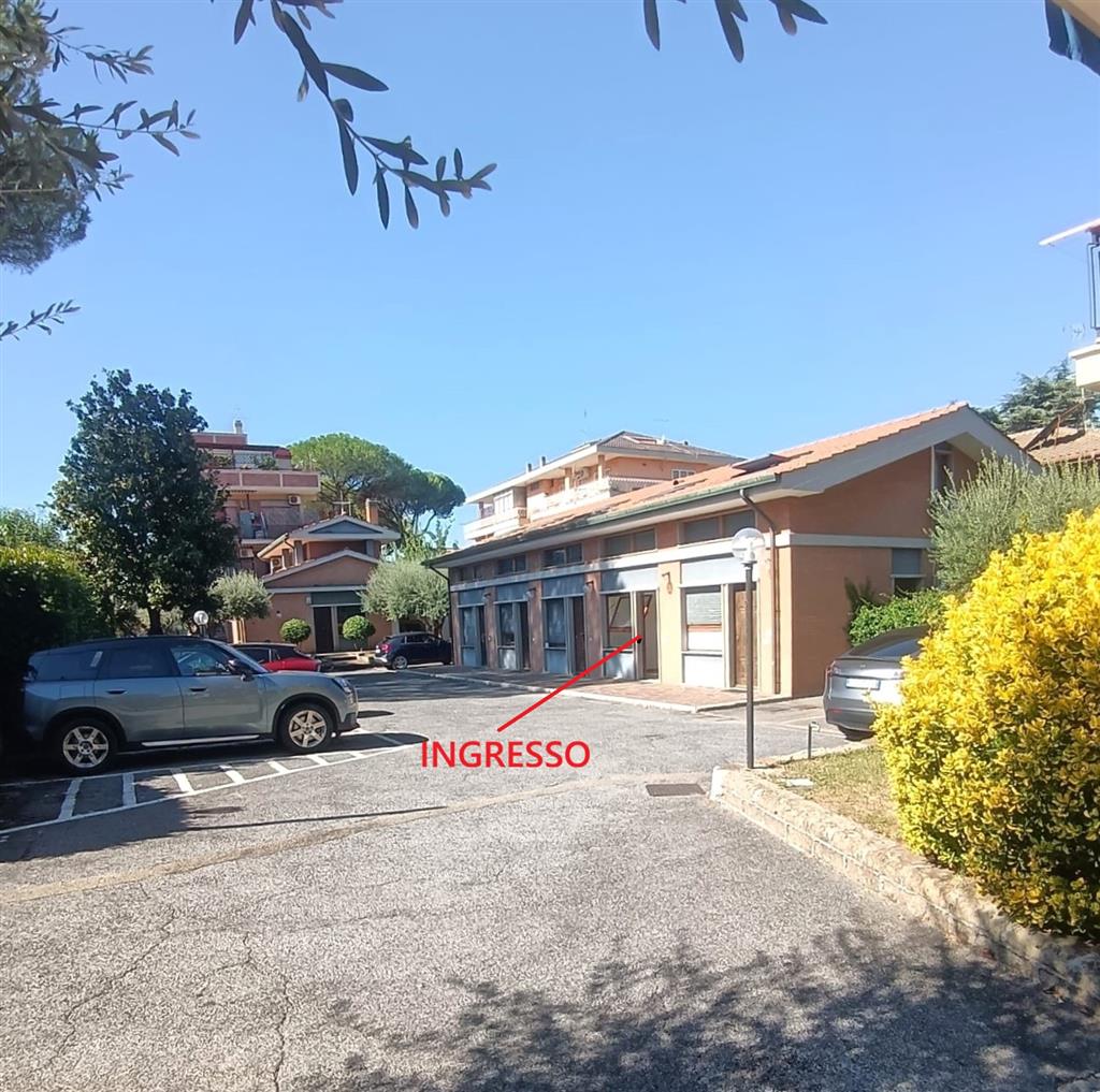 Ufficio con giardino in via della stazione di ciampino 14, Roma