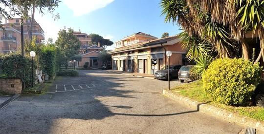 Ufficio con giardino in via della stazione di ciampino 14, Roma