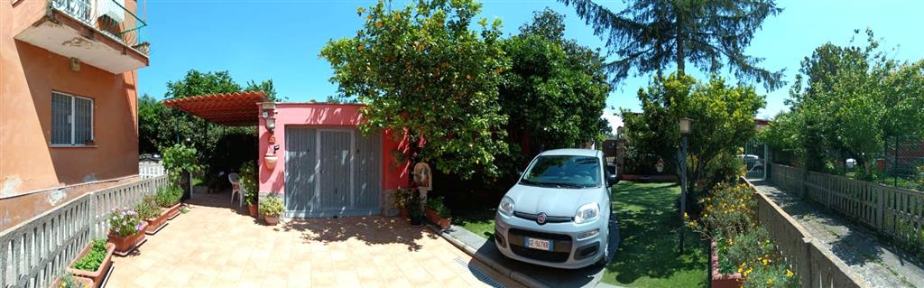 Villa Bifamiliare con giardino in via appia nuova 1248, Roma