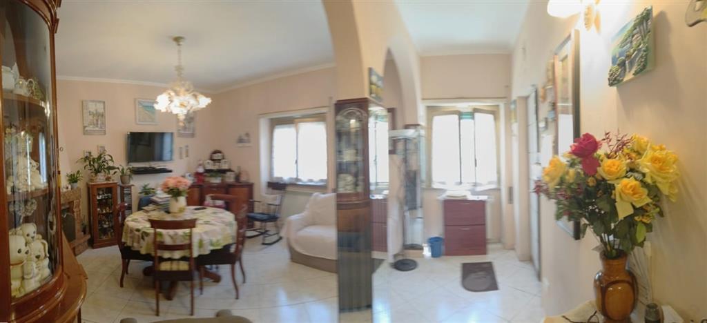 Appartamento con giardino in via appia nuova 1248, Roma