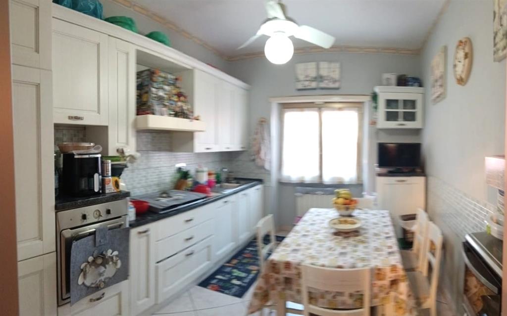 Appartamento con giardino in via appia nuova 1248, Roma