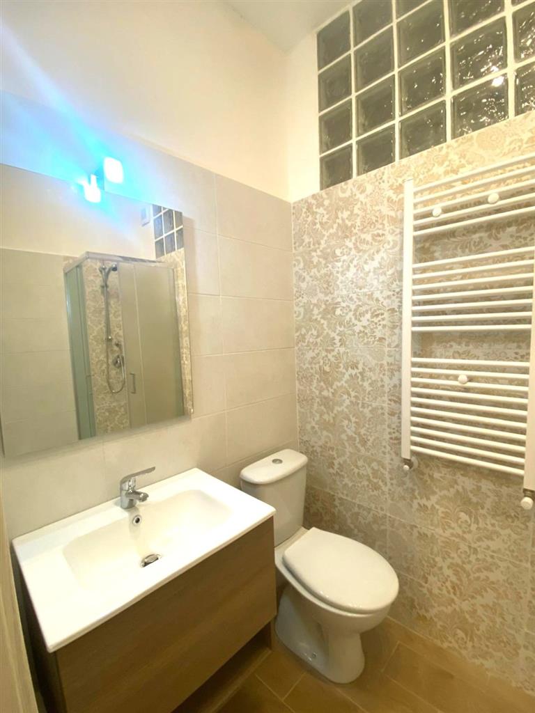 Stanza Singola ristrutturata in via delle vitalbe 4, Roma