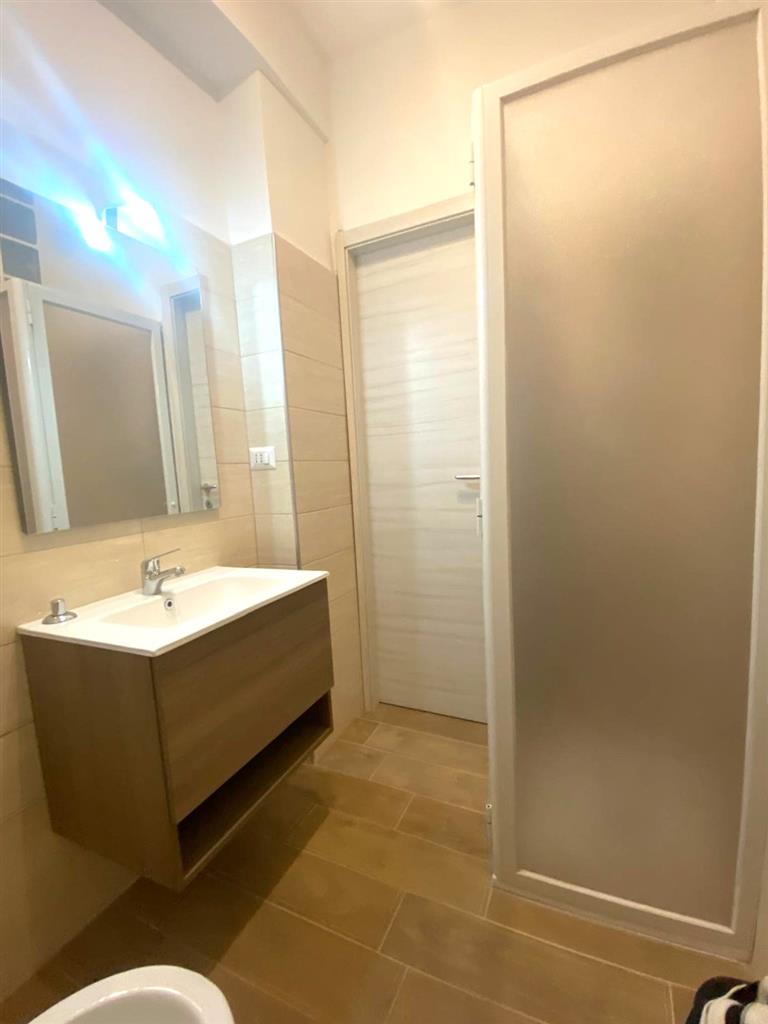 Stanza Singola ristrutturata in via delle vitalbe 4, Roma