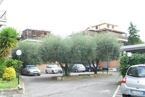 Ufficio con giardino in via della stazione di ciampino 14, Roma